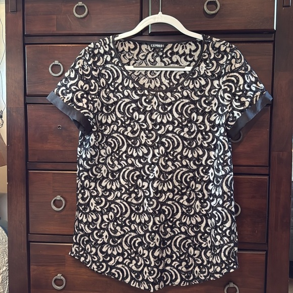 Express Black and White Patterned Women's Top size L - Picture 1 of 13